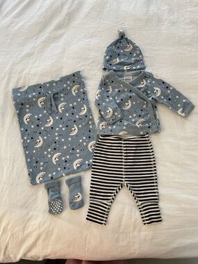 Hanna Andersson Snoopy Baby Layette Set